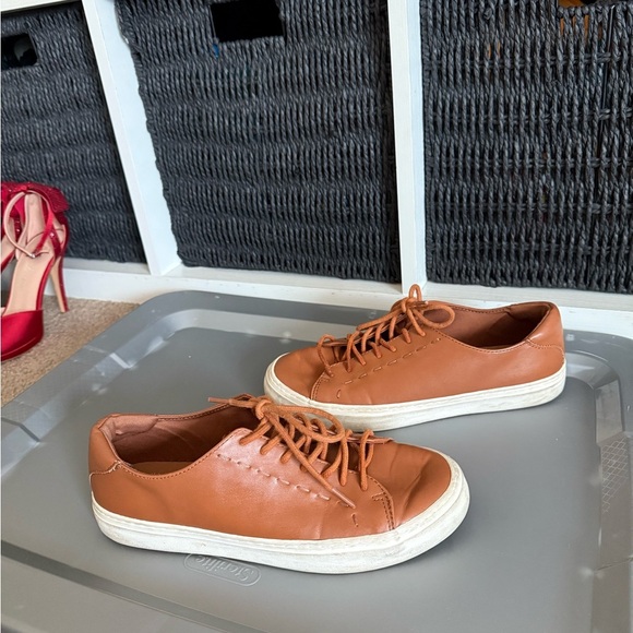 Universal Thread Women's Brown Sneakers - Picture 3 of 8